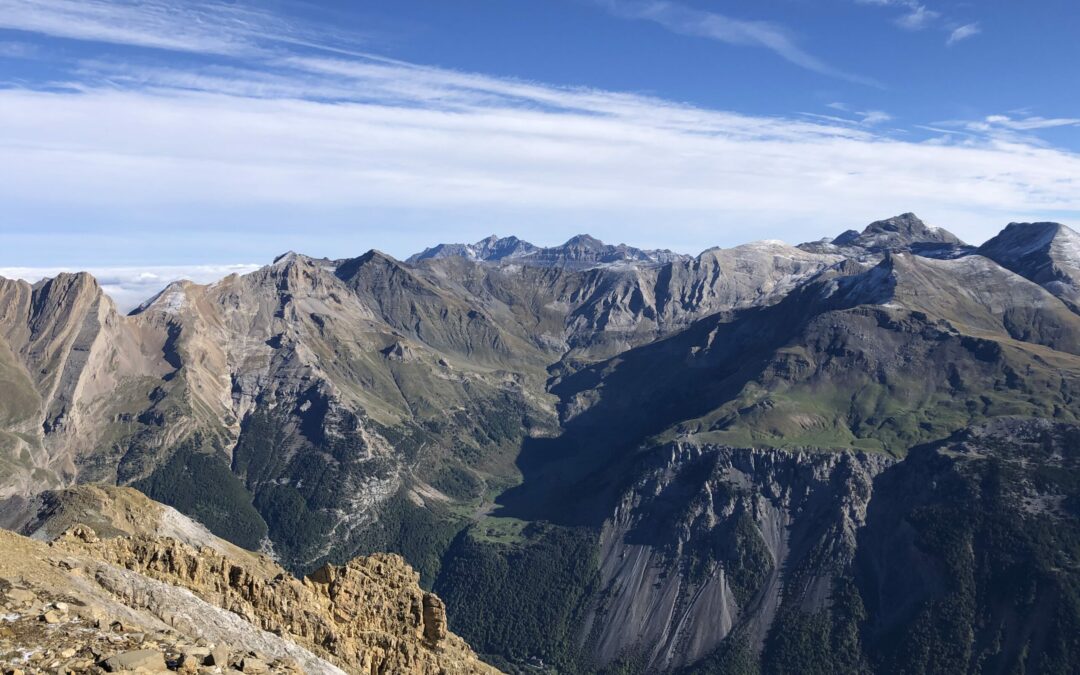 Pico Inferior de Añisclo (2802 m) – Las Tres Marias (2781 m – 2757 m – 2702 m) – Punta de Monesma (2677 m) – Tozal del Zuco (2616 m) – Pala de Montinier (2593 m) depuis le refuge de Pineta