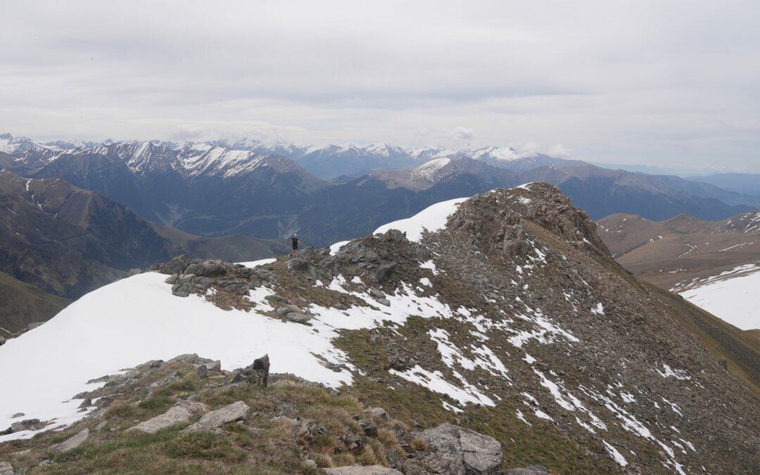 Pico Frontó (2575 m) – Pico de Menada (2484 m) depuis Aneto