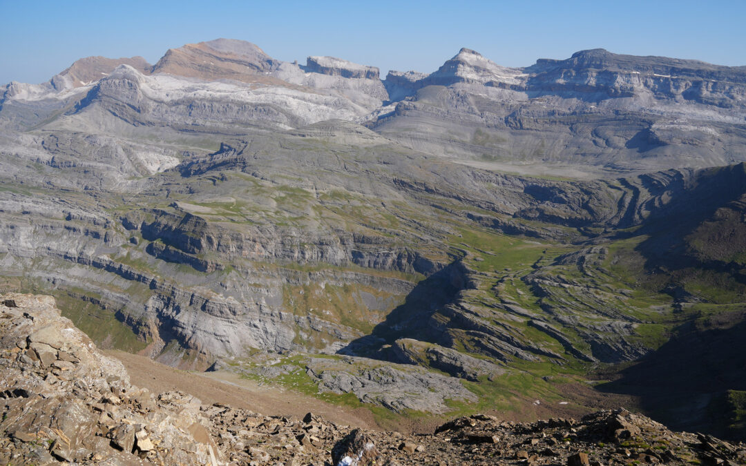 Pico Anónimo (2769 m) – Pico del Descargador (2621 m) – Punta Tobacor (2779 m) – Morrón de Tobacor (2751 m) – Tozal d’a Plana (2624 m) depuis le col des Tentes