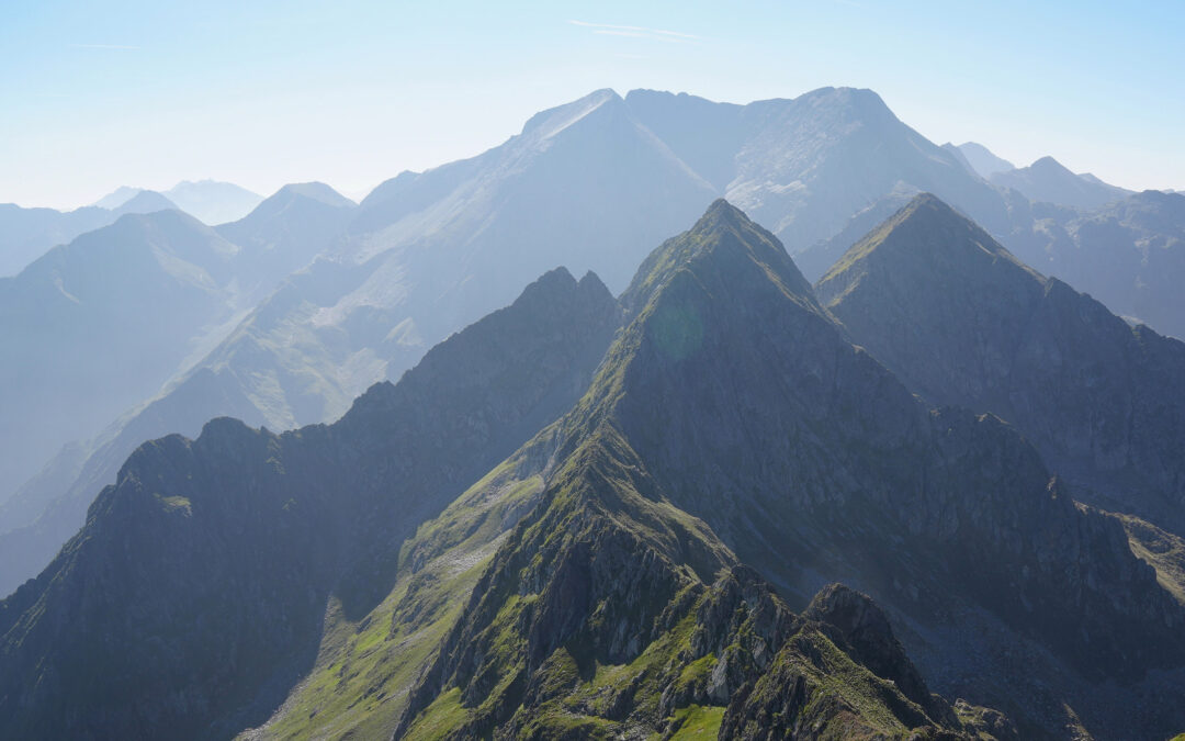 Pic de Bassibié (2547 m) – Pic des Mulats (2550 m) – Pic du Portanech (2560 m)  Pic de Moustiry (2576 m) depuis Salau