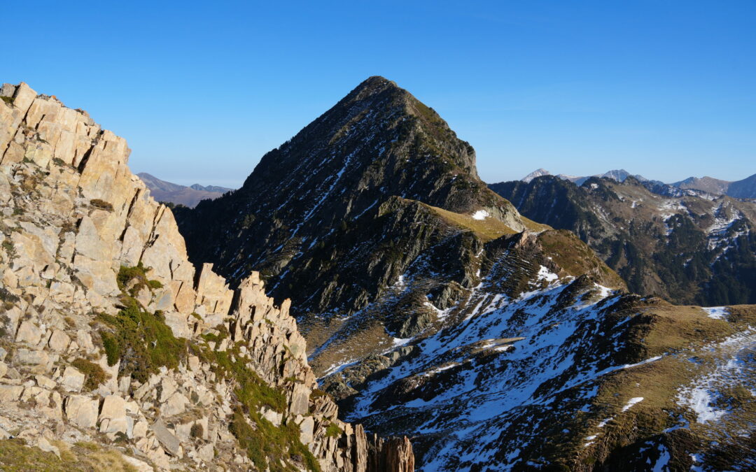 Pic de Péréjat (2299 m) – Pic des Estagnols (2352 m) – Pic de Cimet (2423 m) depuis les Forges d’Orlu