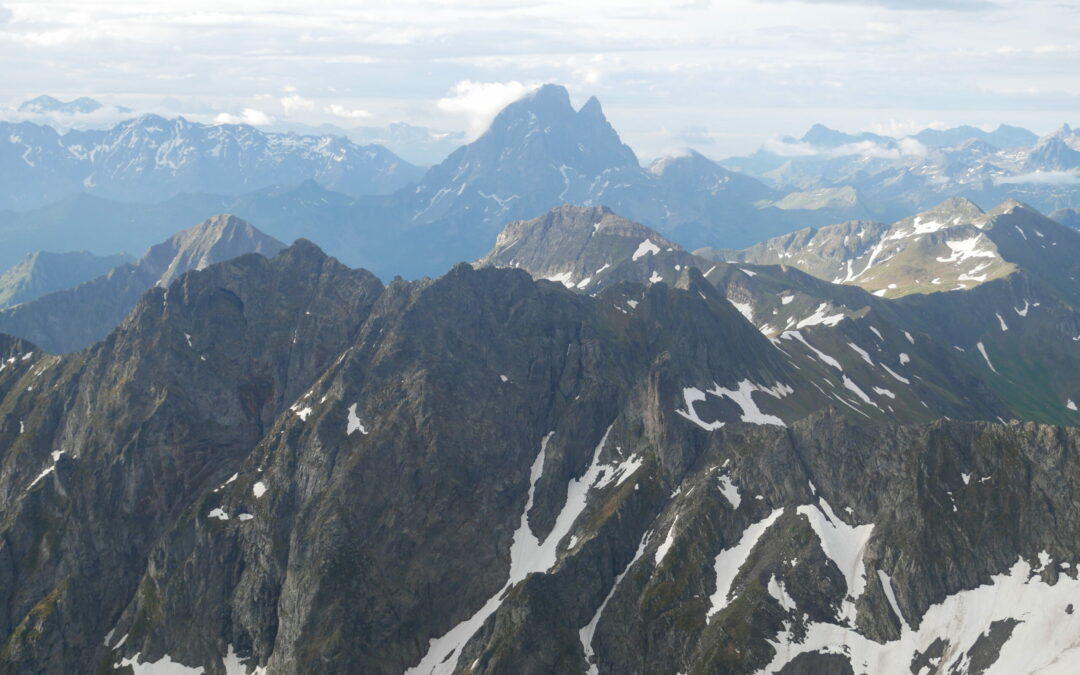 Pic de Sesques (2606 m) – Soum de Mondaut (2526 m) depuis la route du Bitet