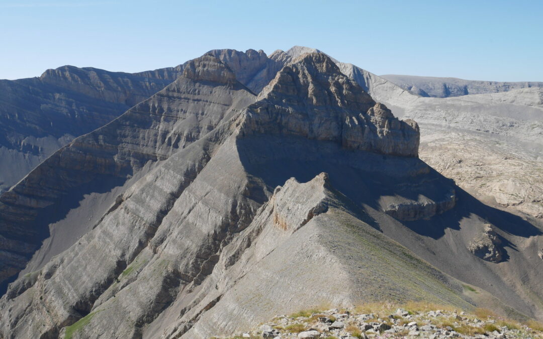 Peña es Litás (2622 m) – Puntons Royos (2694 m) – Peña de la Una (2719 m) depuis Plan