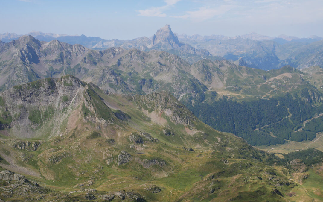 Pic d’Anglas (2473 m) – Géougue d’Arre (2619 m) – Arre Sourins (2614 m) – Pène Blanque (2550 m) depuis le lac du Tech