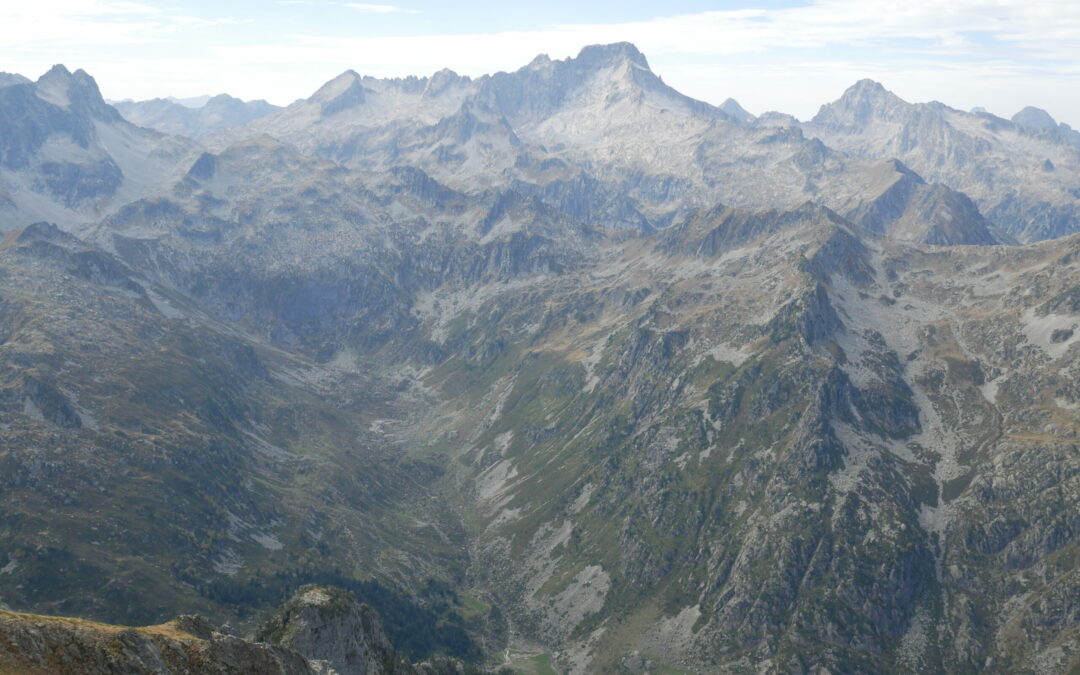 Tilholes (2690 m) – Pic Maleshores (2703 m) depuis le lac d’Estaing