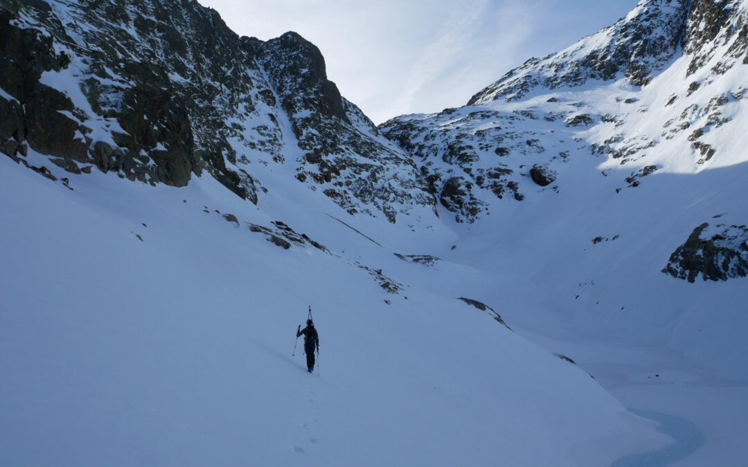 Pique d’Estats (3143 m) par le couloir de la Coumette d’Estats depuis le parking de l’Artigue