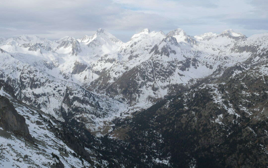 La Huchole (2492 m) – Pic de Gaube (2377 m) depuis le pont d’Espagne